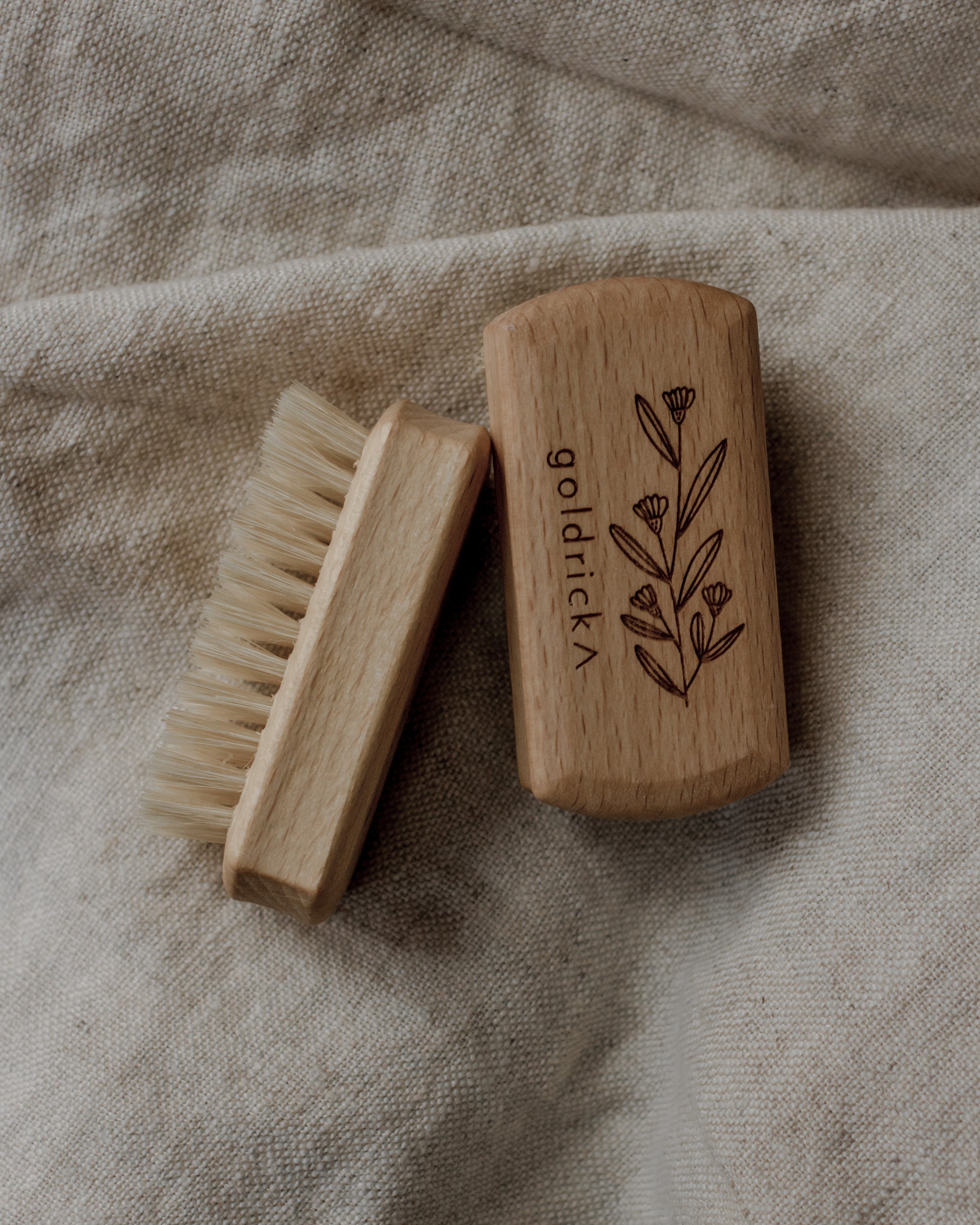 Redecker Baby Wooden Nail Brush 1pc | PromoFarma